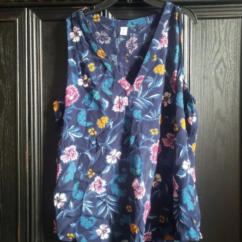 Floral Sleeveless blouse